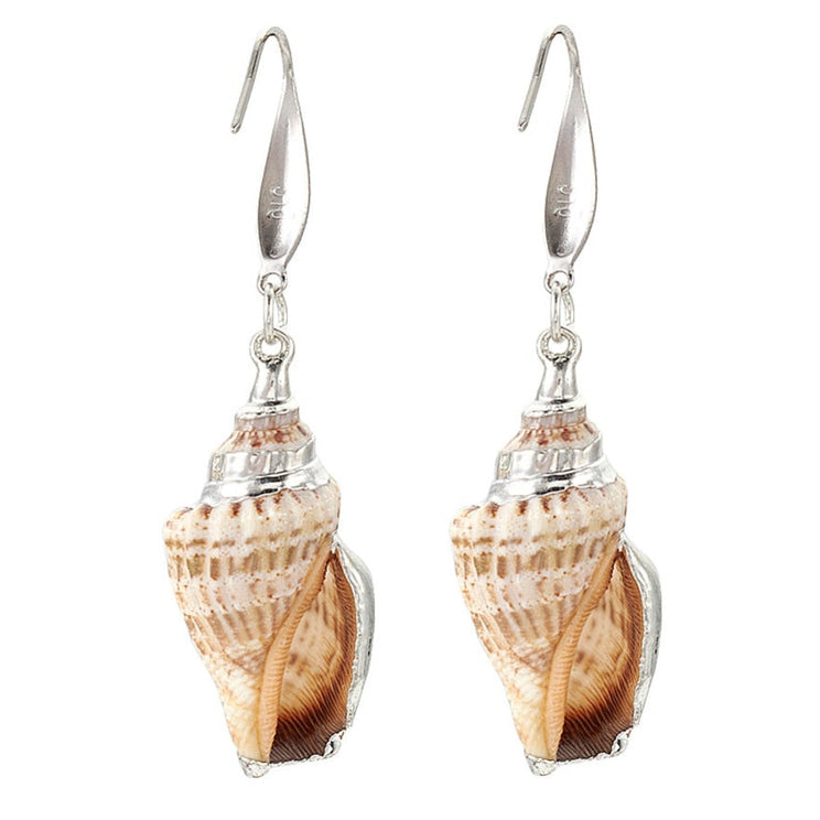 Schelpen oorbellen met wit en beige schelp met zilver edelstaal achterzijde | Seashell Silver