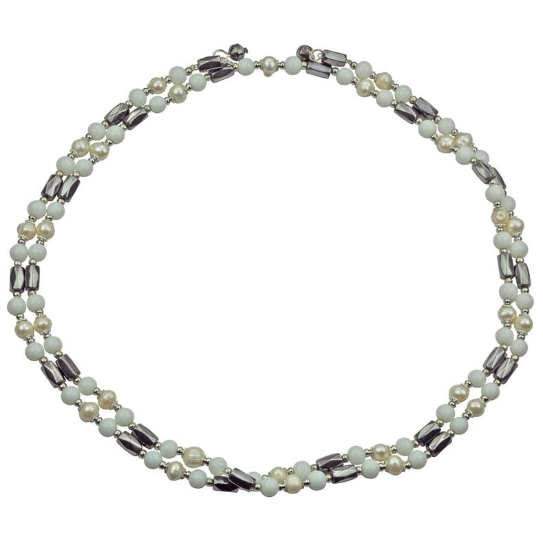 Zoetwater parel wikkel armband met witte parels en zwart magnetiet ook als parelketting te dragen liggend | Pearl Magnetite Wrap