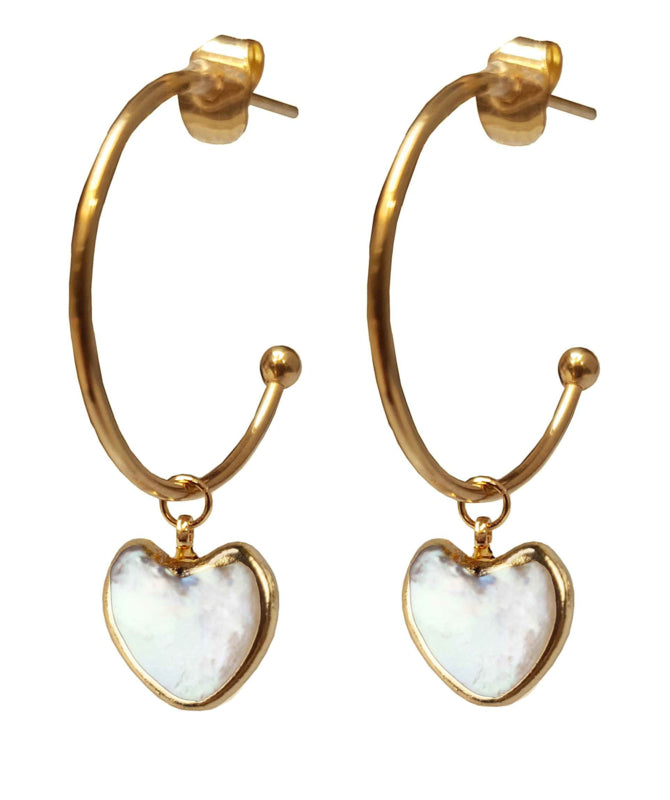 Grote zoetwater parel oorringen met wit parel hart en goud edelstaal, vooraanzicht | Golden Hope 25 mm Heart White Pearl
