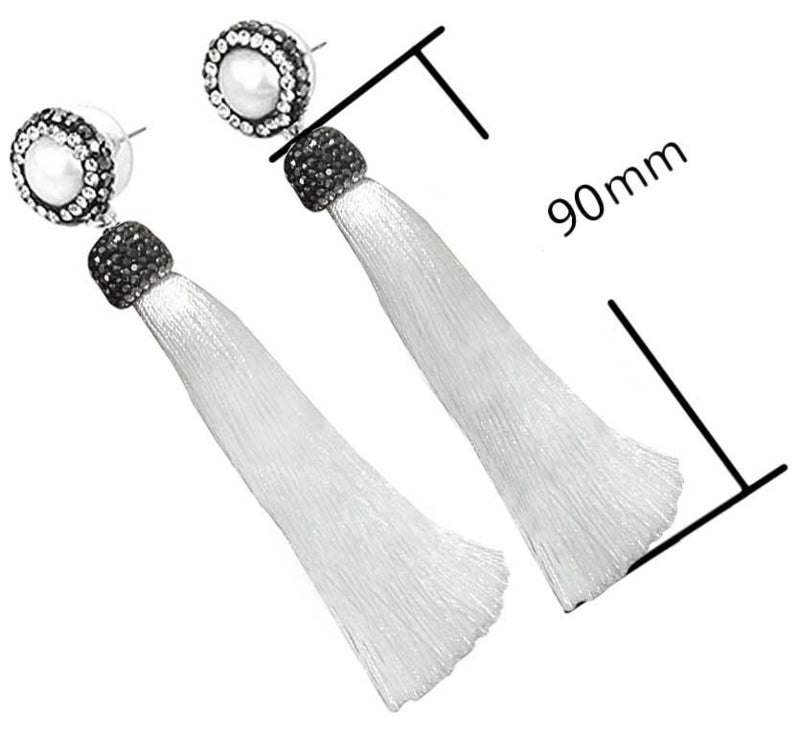 Lange witte zoetwater parel oorbellen met stras steentjes en wit kwastje, maatindicatie | Bright Pearl White Tassel