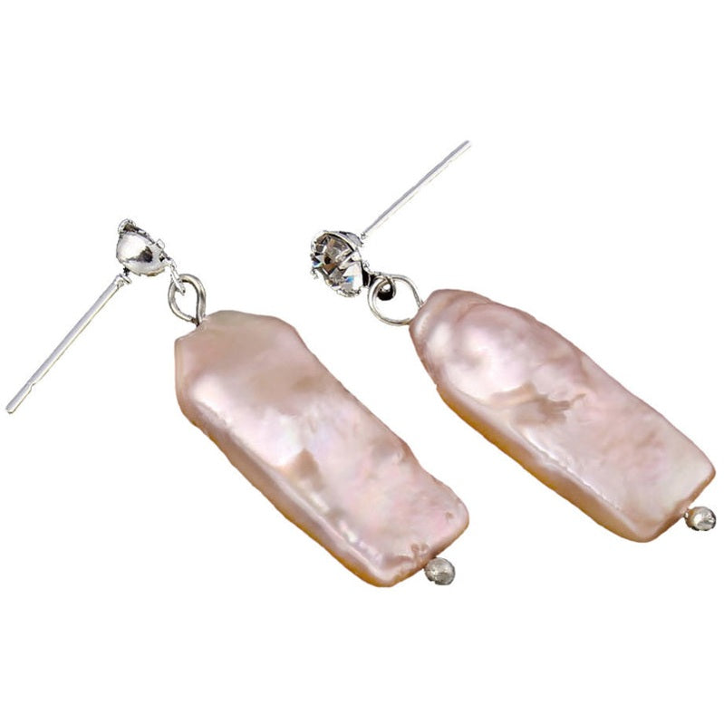 Zoetwater parel oorbellen met rechthoekige zalm kleurige parel en stras steentje liggend | Bling Pearl Rectangle Peach