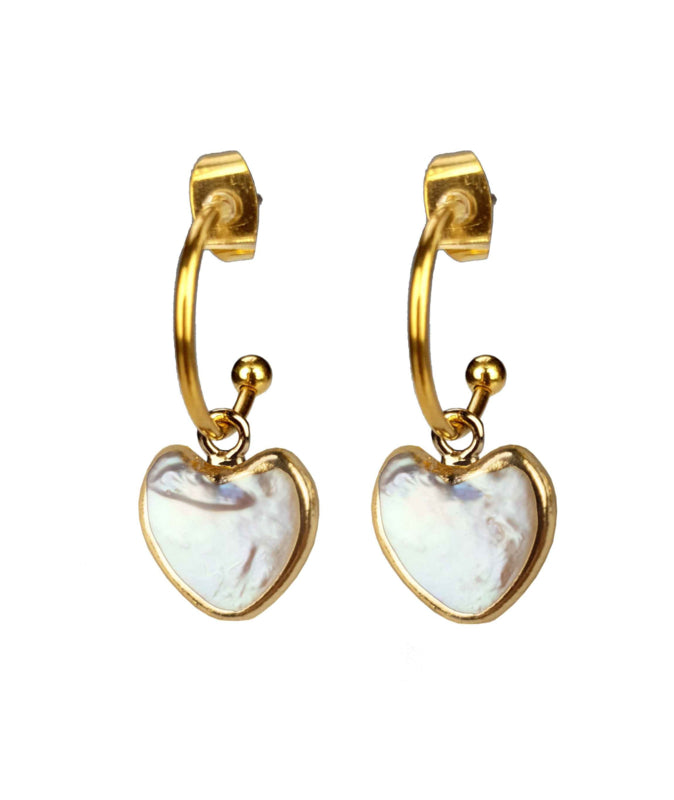 Zoetwater parel oorringen met wit parel hart en goud edelstaal, vooraanzicht | Golden Hope 15 mm Heart White Pearl