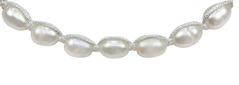 Detail van wit zoetwater parel armband, schuif armband met parels | White Pearl Cord