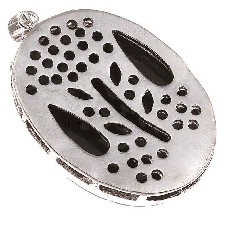 Parelmoeren choker ketting met zwarte agaathanger achterkant | Black & White Lady
