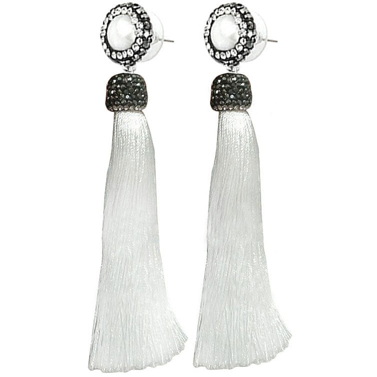 Lange witte zoetwater parel oorbellen met stras steentjes en wit kwastje | Bright Pearl White Tassel