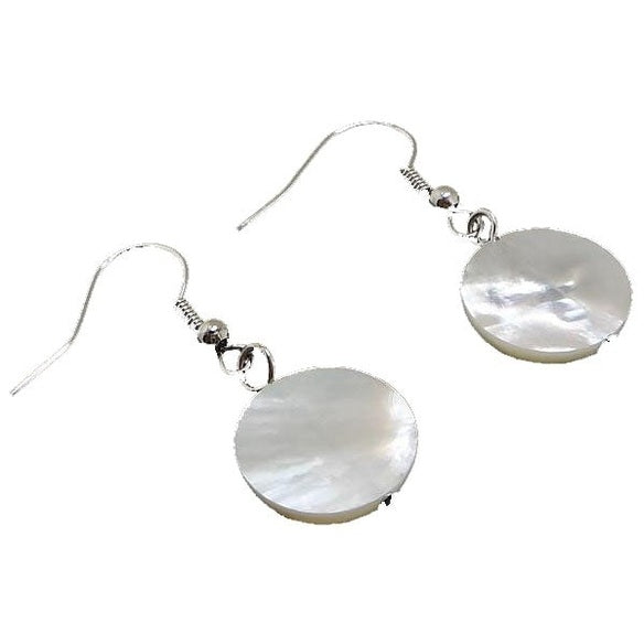 Witte parelmoeren oorbellen met gravering en sterling zilver 925 achterzijde | White Round Shell