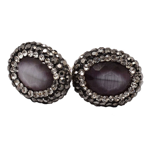 Grijs paarse edelstenen oorknoppen met kattenoog, stras steentjes en sterling zilver (925) liggend| Bright Grey Oval Cat’s Eye