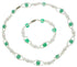 Witte zoetwater parel set bestaande uit een parelketting en parel armband met groene glaskralen en magneetslot | set Janta