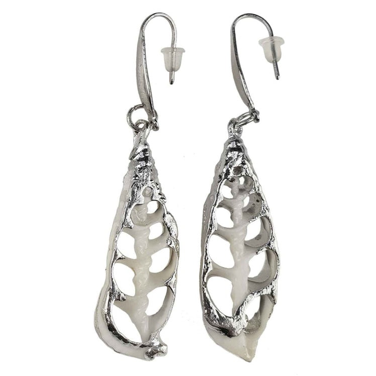 Witte schelp oorbellen met zilver edelstaal zijaanzicht | White Trumpet Shell Silver