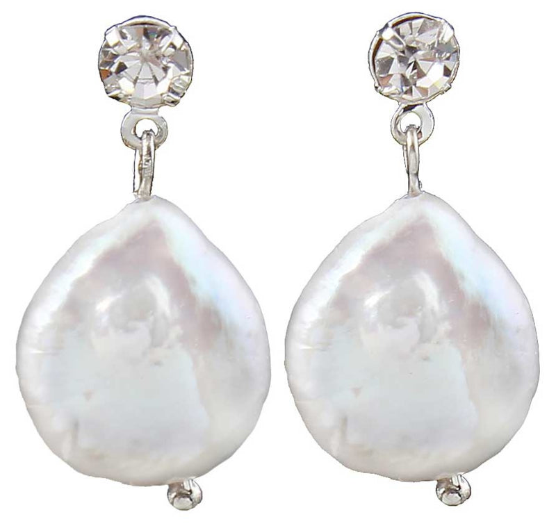 Witte zoetwater parel oorbellen met witte coin parels en stras steentjes, vooraanzicht | Bling Colly