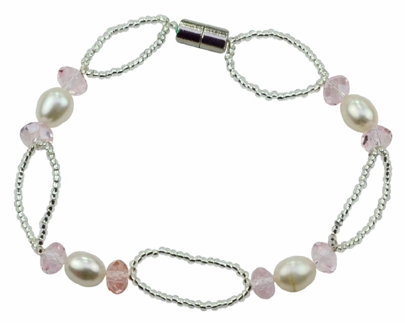 Wit zoetwater parel armband met roze kristallen en magneetslotje | Rocio