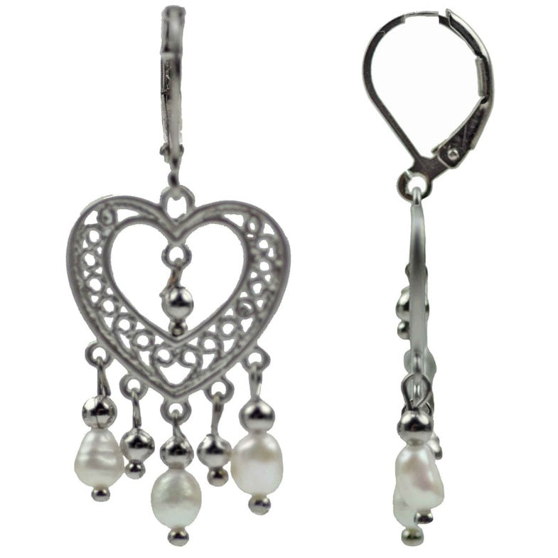 Zoetwater parel oorbellen met witte parels aan zilver hart voor en zijaanzicht | Haisha