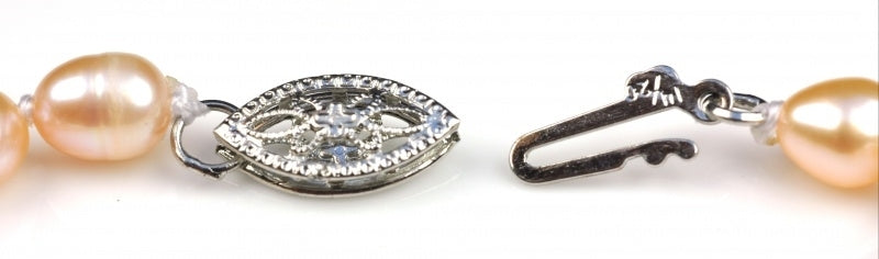 Slotje van handgeknoopt zoetwater parel armband met zalm kleurige parels | Zini