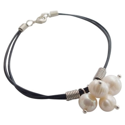 Wit zoetwater parel armband met zwart leer | Four Pearl Leather