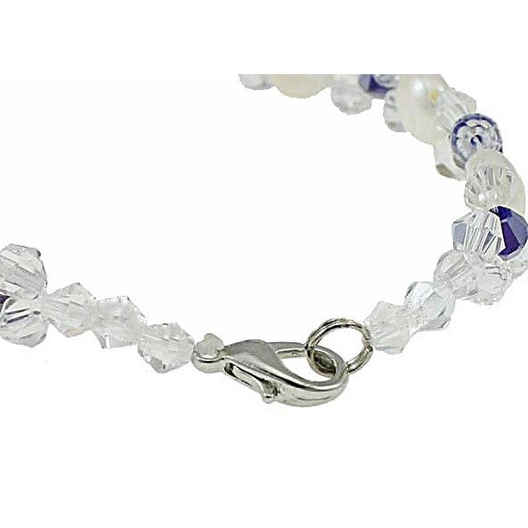 Slotje van wit zoetwater parel armband met blauwe facet geslepen kristallen | Button Pearl Blue Chrystal