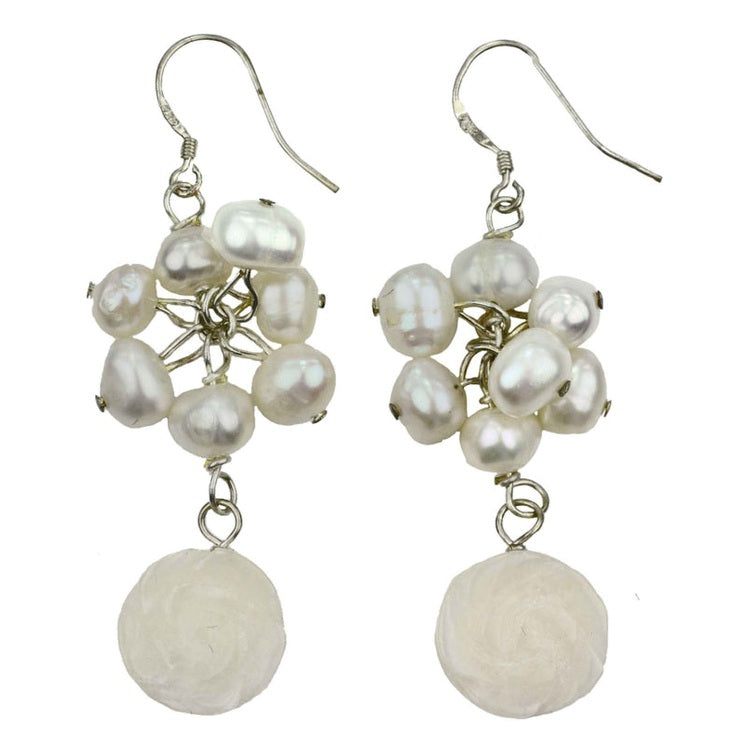 Witte zoetwater parel oorbellen met witte jade en sterling zilver (925) | White Rose