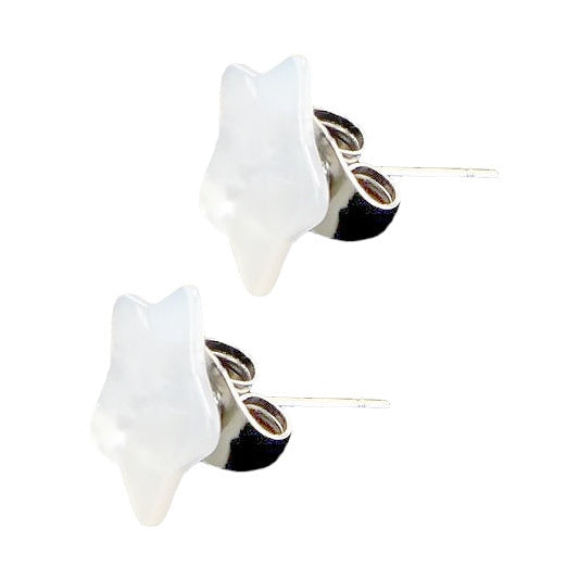 Witte parelmoeren oorknopjes in de vorm van een ster met edelstaal zijaanzicht | Little White Shell Star