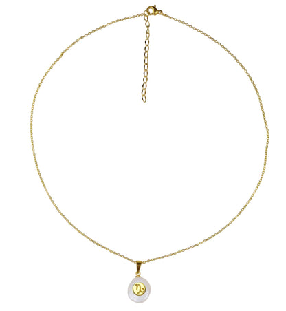 Zoetwater parelketting met witte parel hanger met gouden symbool van sterrenbeeld steenbok en goud edelstaal | Gouden Sterrenbeeld Steenbok