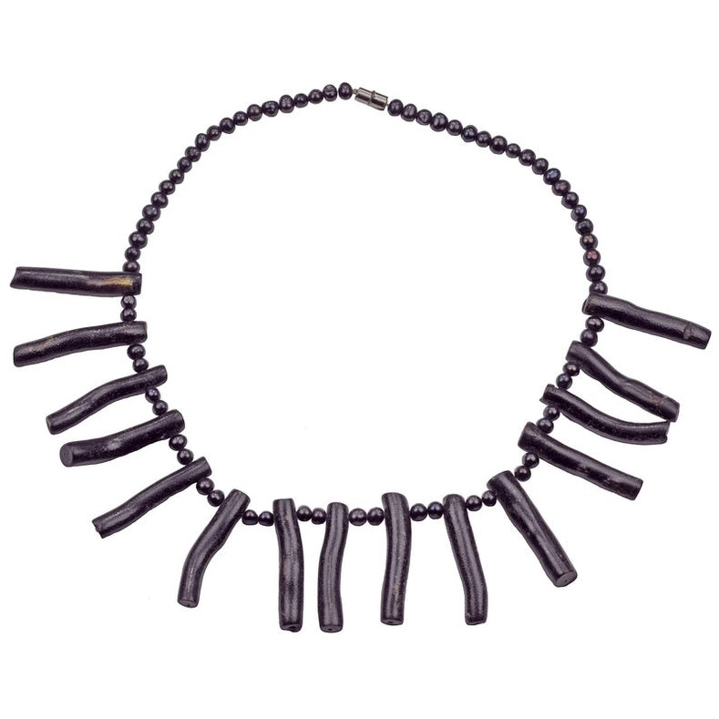 Zoetwater parelketting met zwart bruine parels en zwart bruin koraal met magneetslot | Dana