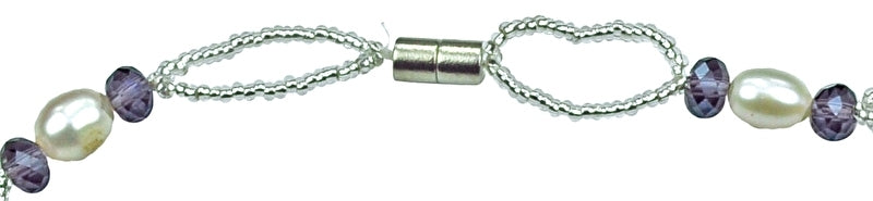 Magneetslotje van zoetwater parelketting met witte parels en paarse glaskristallen | Pacio