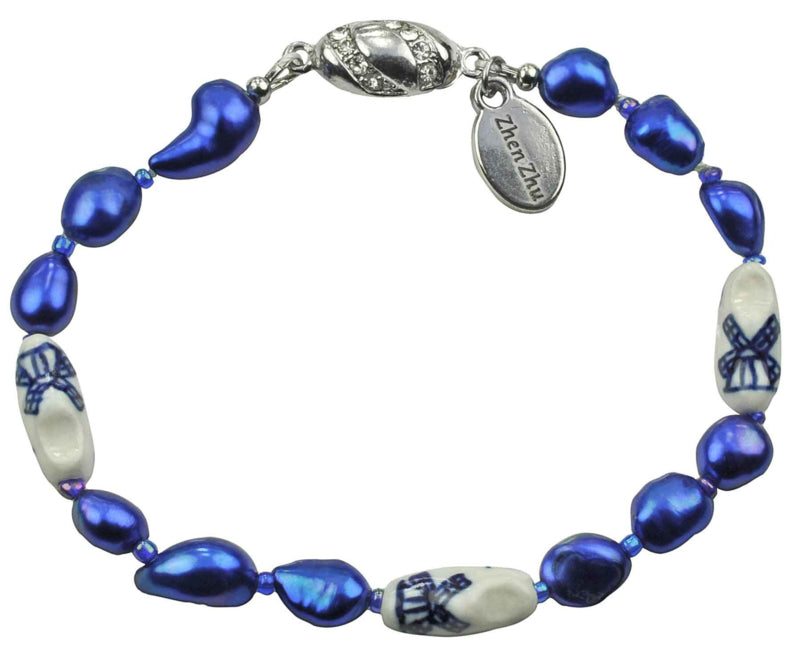 Blauw zoetwater parel armband met Delfts blauw klompjes en magneetsluiting | Hollands Glorie Klomp Blauw