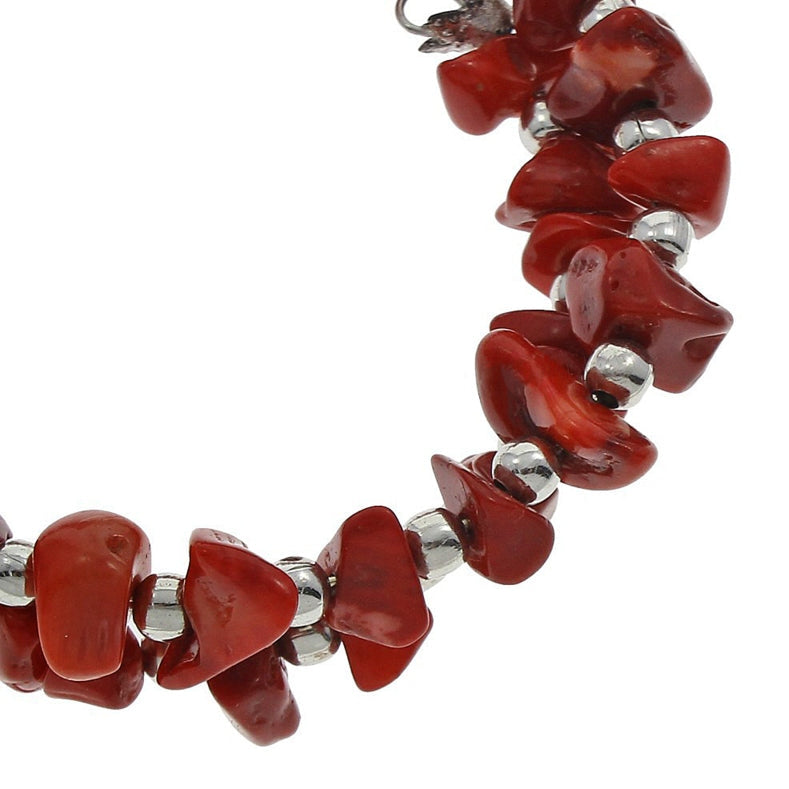 Detail van rood koralen wikkel armband | Wrap Silver Coral