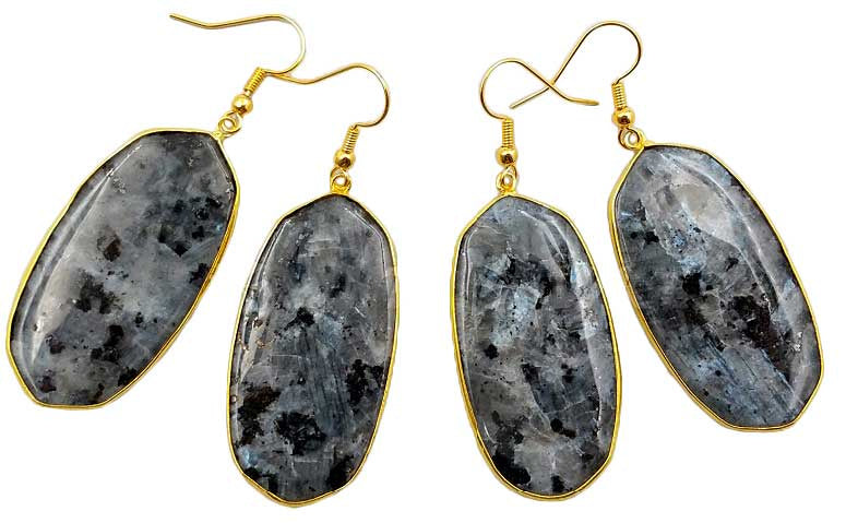 Grote edelstenen oorbellen met zwarte labradoriet en goud edelstaal meerdere op een rij | Big Black Labradorite Gold