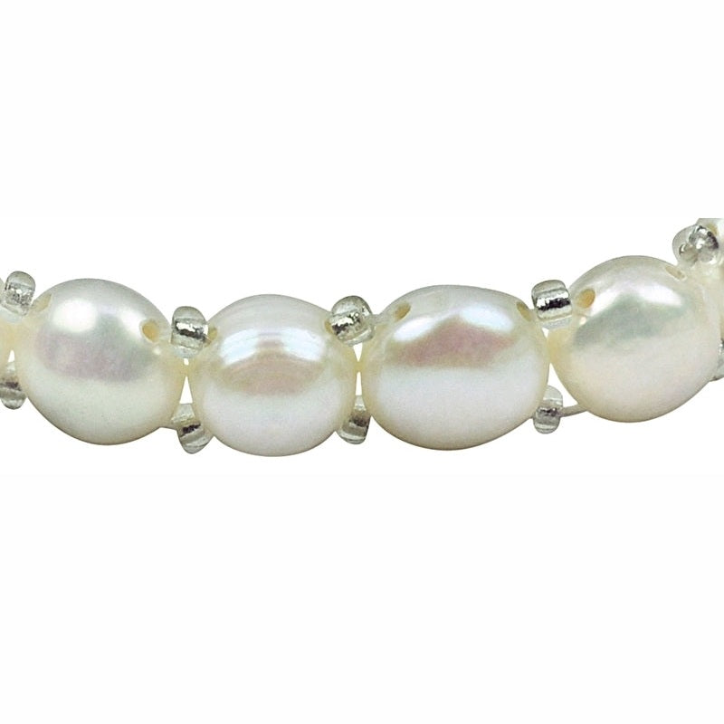 Detail van wit zoetwater parel armband, elastisch | Sofies