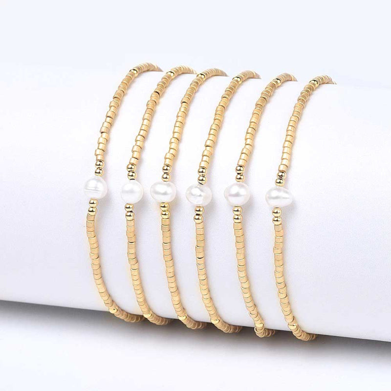 Wit zoetwater parel armband met gouden kraaltjes, meerdere parel armbandjes op een rij | Mini Pearl One Gold Color