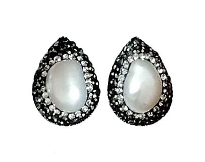 Witte zoetwater parel oorknoppen met stras steentjes in druppel vorm | Bright Pearl Small Teardrop
