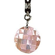 Detail van oud roze parelmoeren ketting | Jasmine