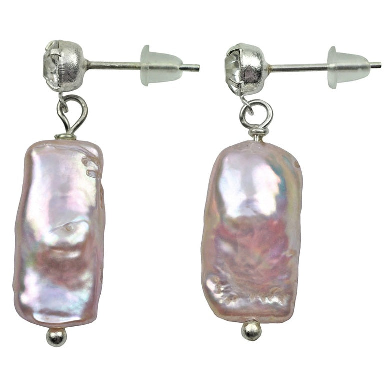 Roze zoetwater parel oorbellen met roze rechthoekige parel en stras steentje, zijaanzicht | Bling Pearl Rectangle Pink