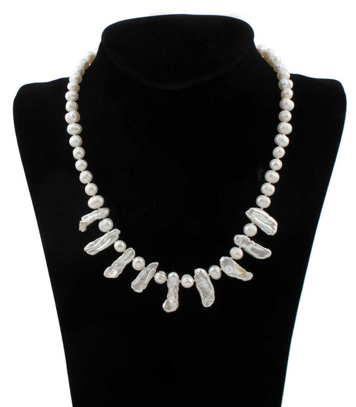 Handgeknoopte zoetwater parelketting met witte parels en sterling zilver (925) op buste | Biwada
