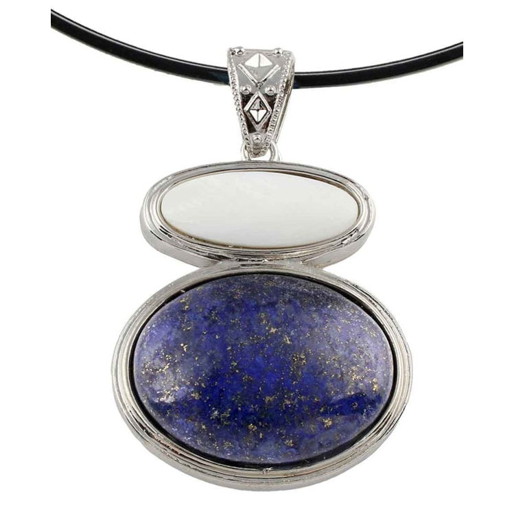 Detail van blauwe edelstenen ketting met lapis lazuli en wit parelmoeren hanger | Lapis Lazuli & White Shell