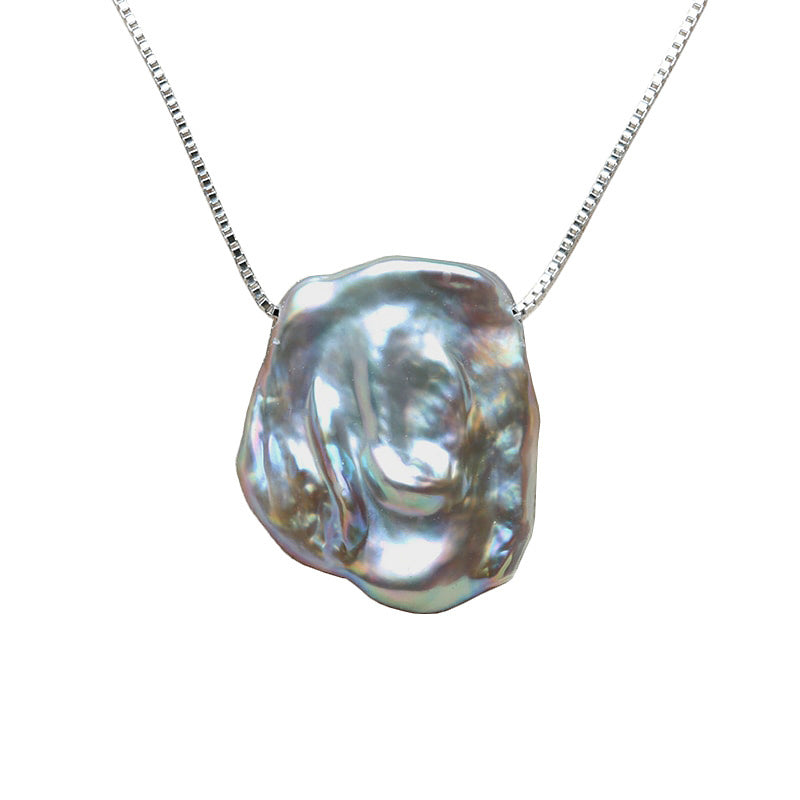 Detail van zoetwater parelketting met andere grijze parel hanger en sterling zilver (925) | Gina