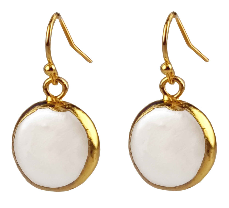 Witte zoetwater parel oorbellen met goud edelstaal | One Gold Coin Pearl