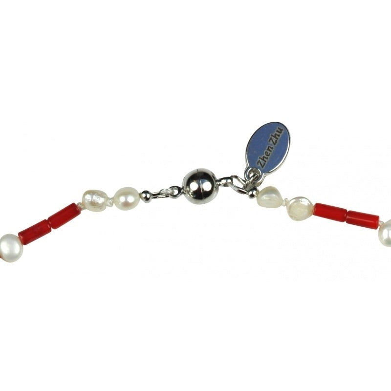 Magneetslotje van zoetwater parelketting met witte parels en rood koraal | Coral Stick Pearl