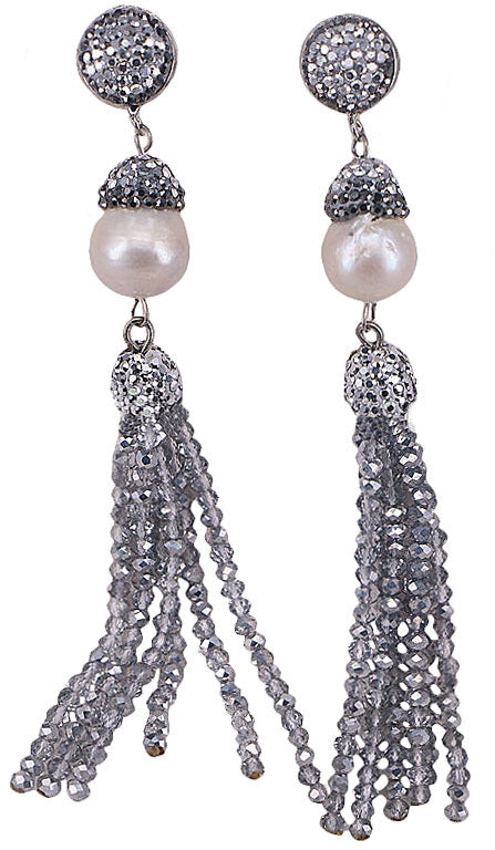 Lange zoetwater parel oorbellen met zilver kristallen kwastje en witte parel, vooraanzicht | Bright Big Pearl Silver Crystal Tassel