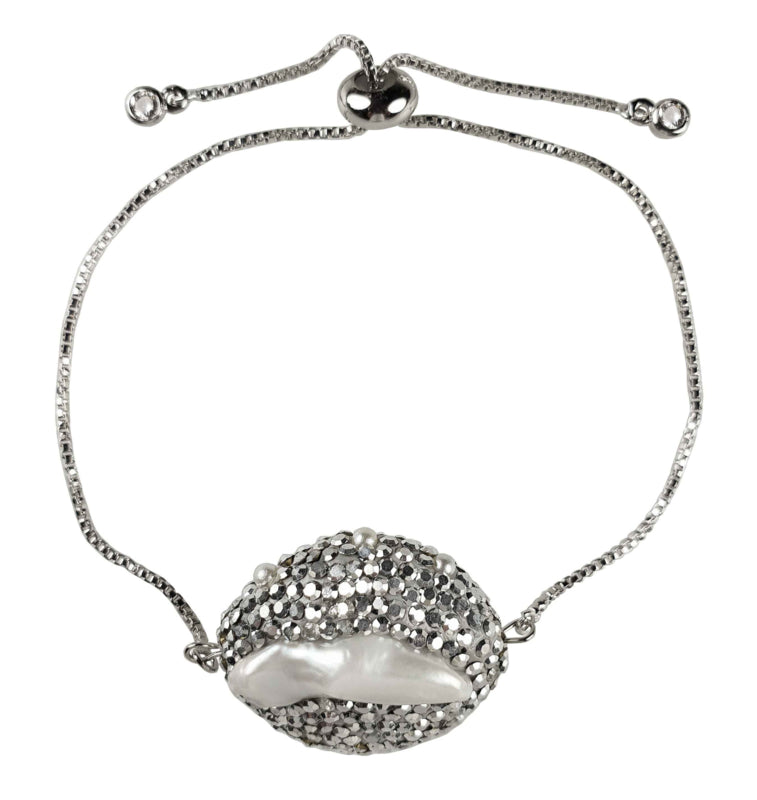 Wit zoetwater parel armband met stras steentjes, glitter armband met parel en schuifsluiting vooraanzicht | Bright Biwa Silver