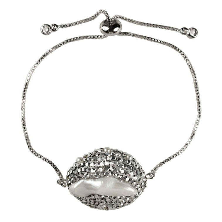 Wit zoetwater parel armband met stras steentjes, glitter armband met parel en schuifsluiting vooraanzicht | Bright Biwa Silver
