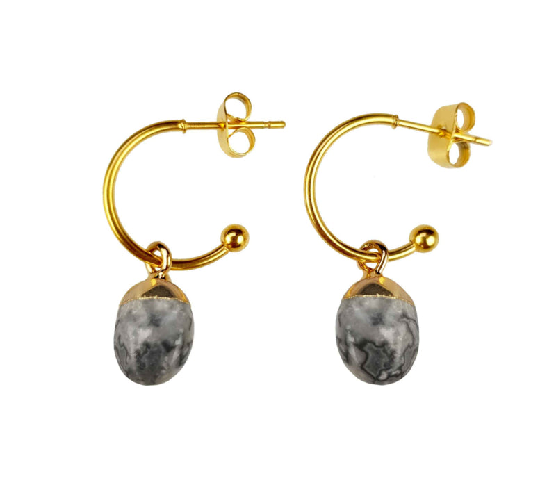Grijze edelstenen oorringen met agaat en goud edelstaal | Golden Hope 15 mm Network Agate