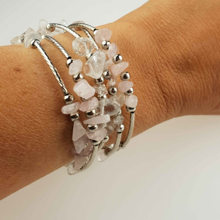 Edelstenen wikkelarmband met rozenkwarts en bergkristal om pols | Wrap Rose Quartz Chip