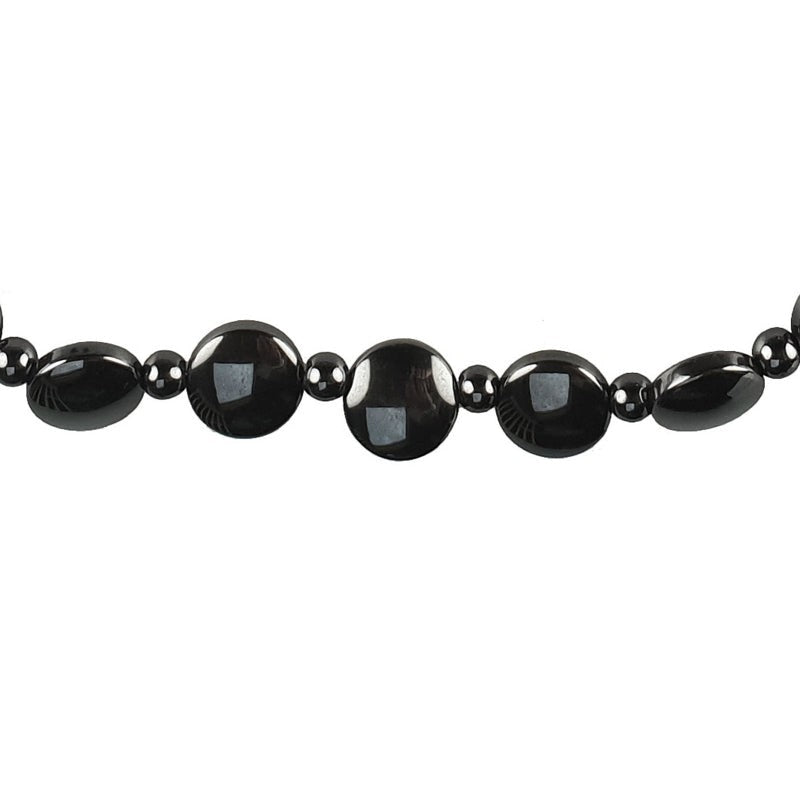 Detail van zwarte edelstenen ketting met magneet slot en hematiet stenen | set Hematite Coin