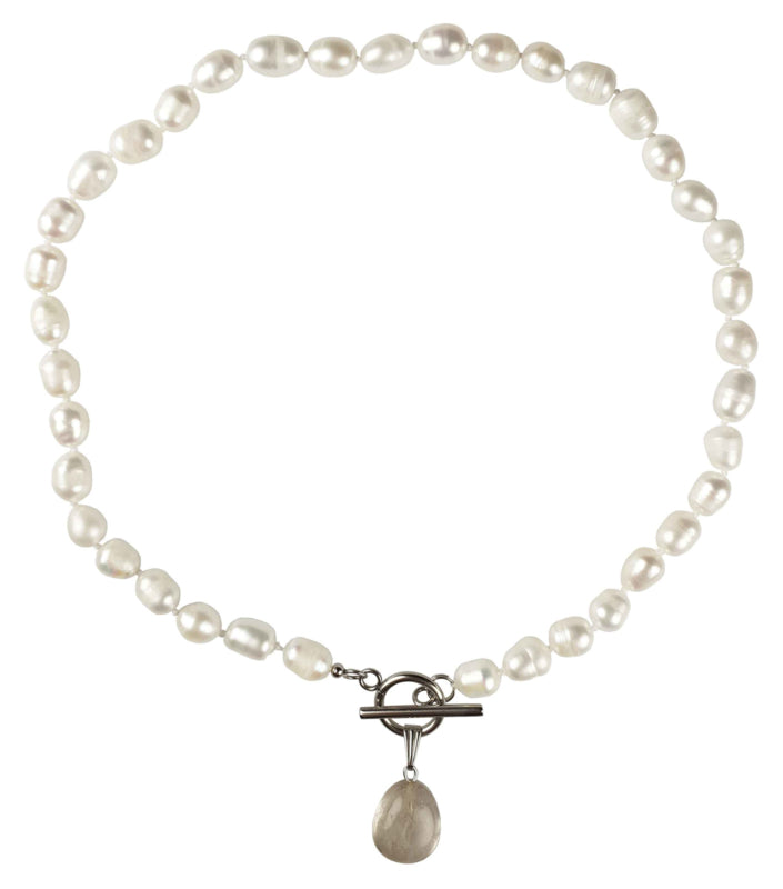 Handgeknoopte zoetwater parelketting met witte parels, zilver edelstaal en rook kwarts hanger | Toggle Pearl Smokey Quartz