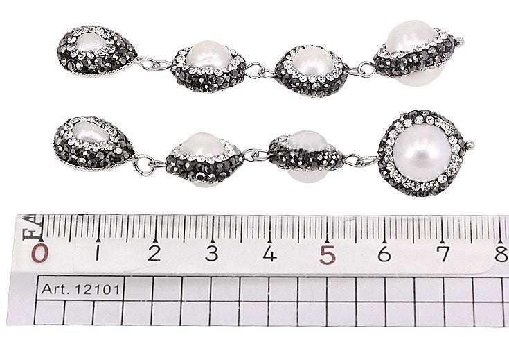 Lange witte zoetwater parel oorbellen met stras steentjes, maatindicatie | Bright Four Pearls