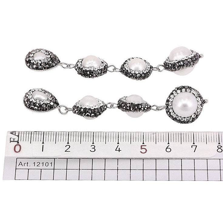 Lange witte zoetwater parel oorbellen met stras steentjes, maatindicatie | Bright Four Pearls