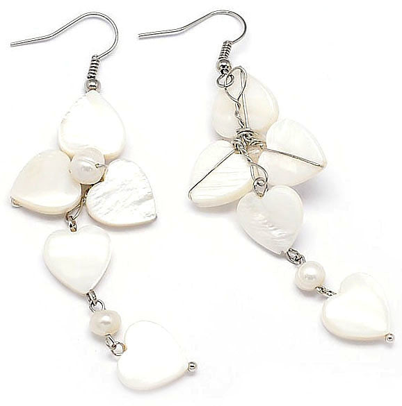 Lange witte zoetwater parel oorbellen met wit parelmoer in bloem vorm met sterling zilver (925), voor en achterkant | Pearl Flower Heart