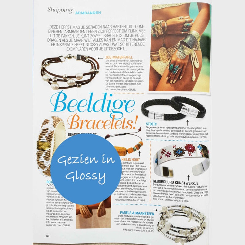 Wit zoetwater parel armband met bruin leer en magneetslot gezien in tijdschrift Glossy | Aafke