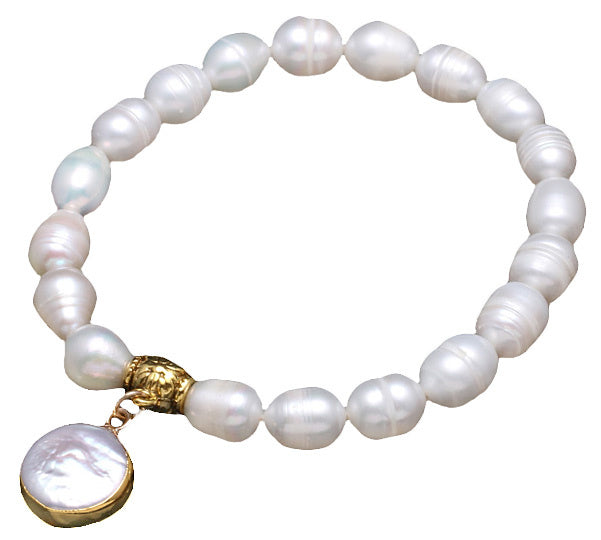 Wit zoetwater parel armband met rond bedeltje | Golden Pearl Coin
