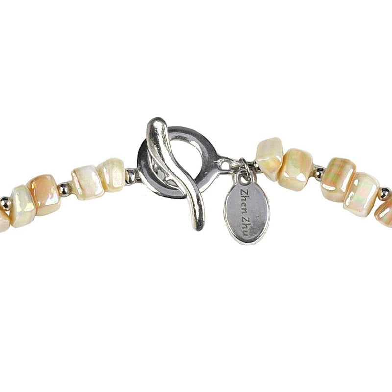 Slotje van crème kleurige parelmoeren ketting | Cube AB White